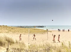 people playing beach volley in pays de saint jean de monts