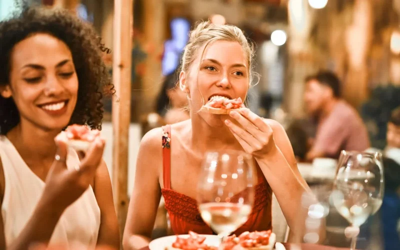 women eating and drinking in a bar in Vendée, in pays de saint jean de monts