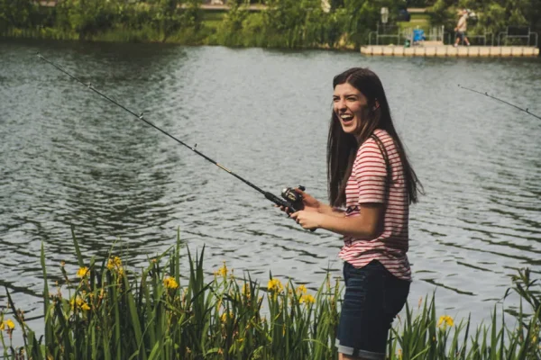 girl fishing in vendée
