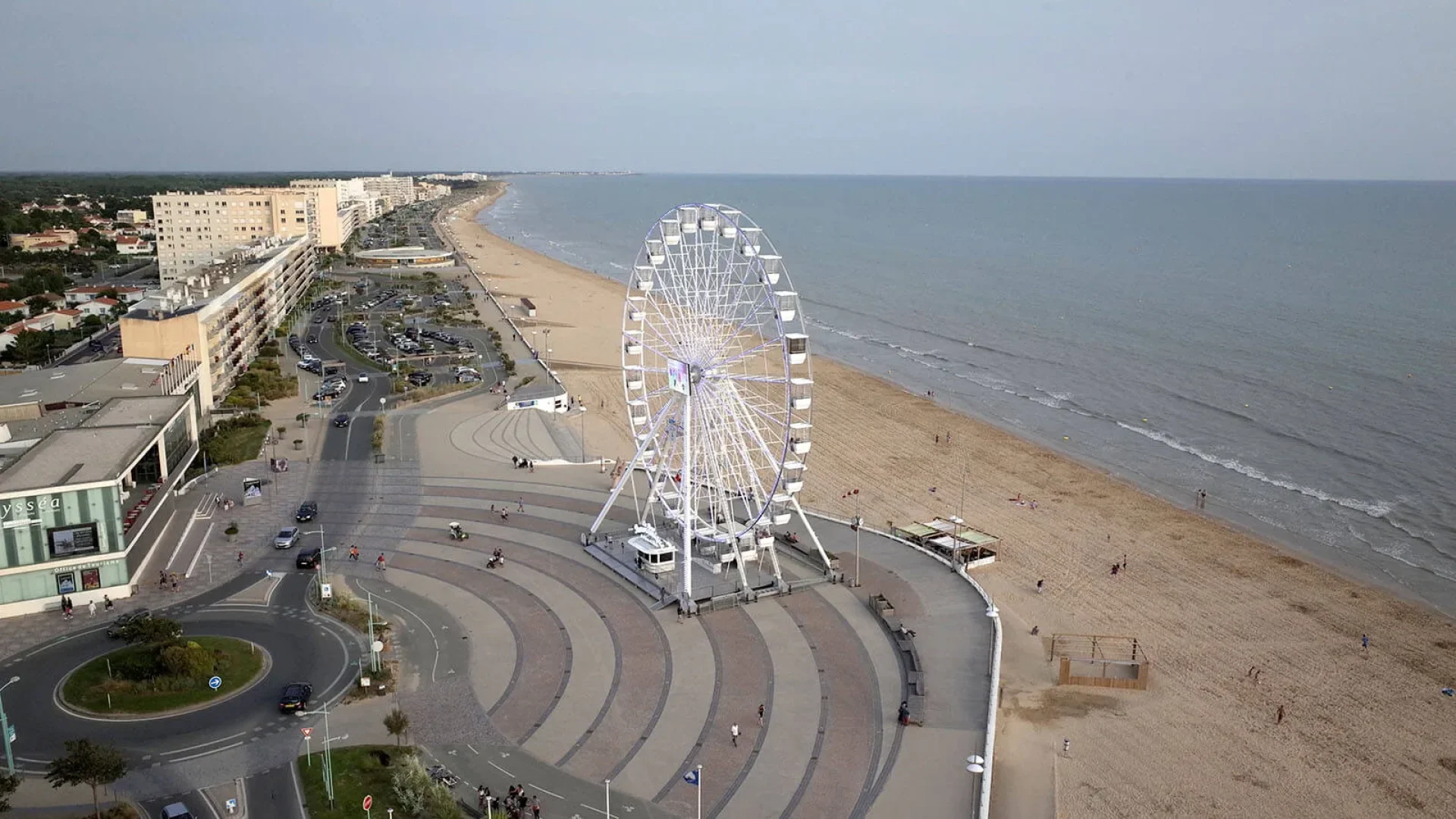 The big wheel on Plage des Oiseaux in Saint Jean de Monts